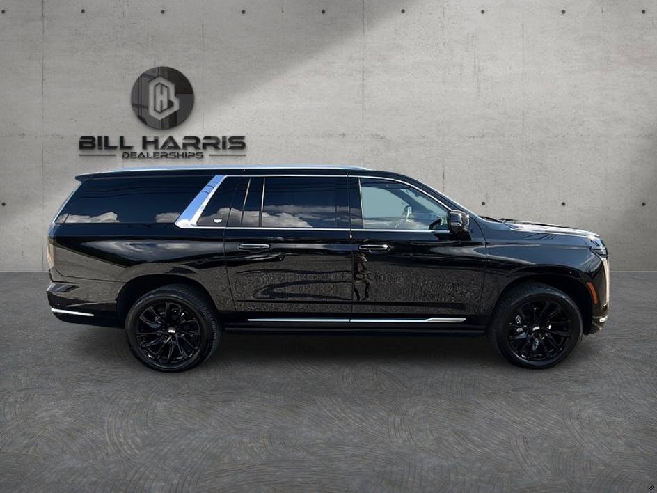 Used 2026 Cadillac Escalade ESV Luxury w/ LPO, Floor Liner Package AWD/4WD image 5