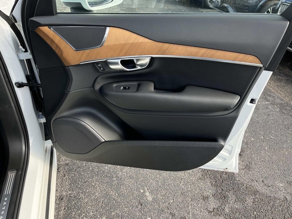 Used 2025 Volvo XC90 T8 Core w/ Protection Package Premier image 22