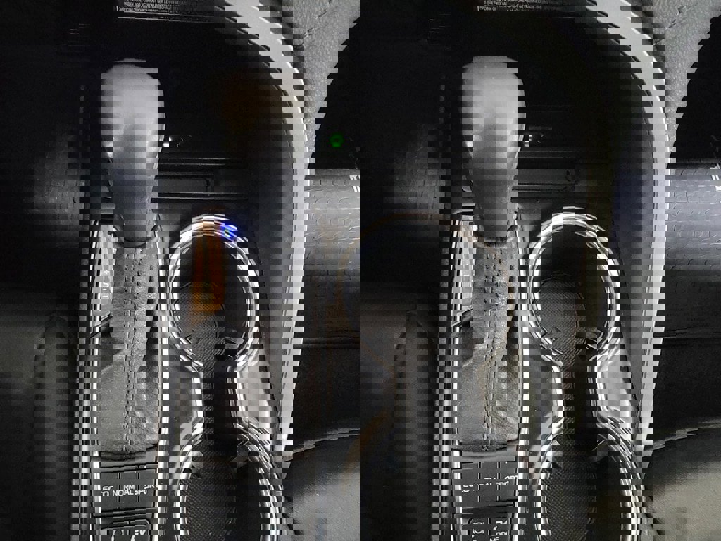 Used 2020 Toyota Camry XLE image 18