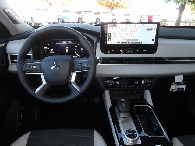 New 2025 Mitsubishi Outlander SE image 14