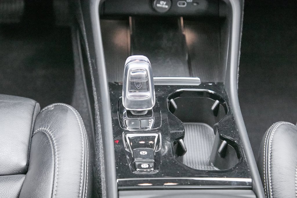 Used 2023 Volvo XC40 B5 Ultimate w/ Protection Package Premier image 30