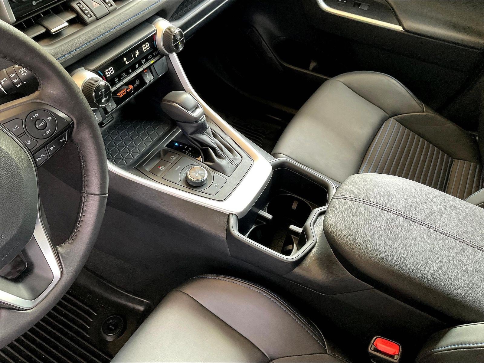 Used 2022 Toyota RAV4 XSE w/ XSE Grade Weather Package AWD/4WD image 18