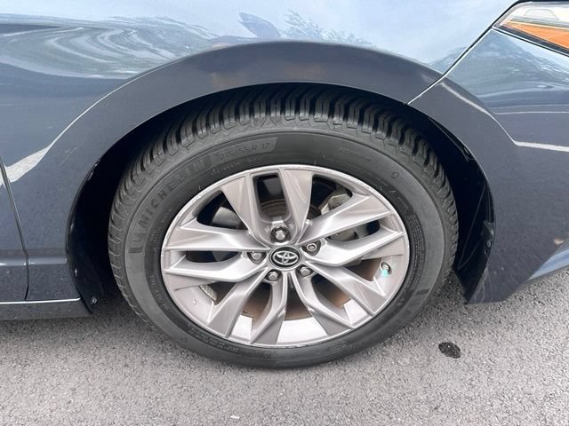 Used 2019 Toyota Avalon XLE w/ Moonroof Package FWD image 13