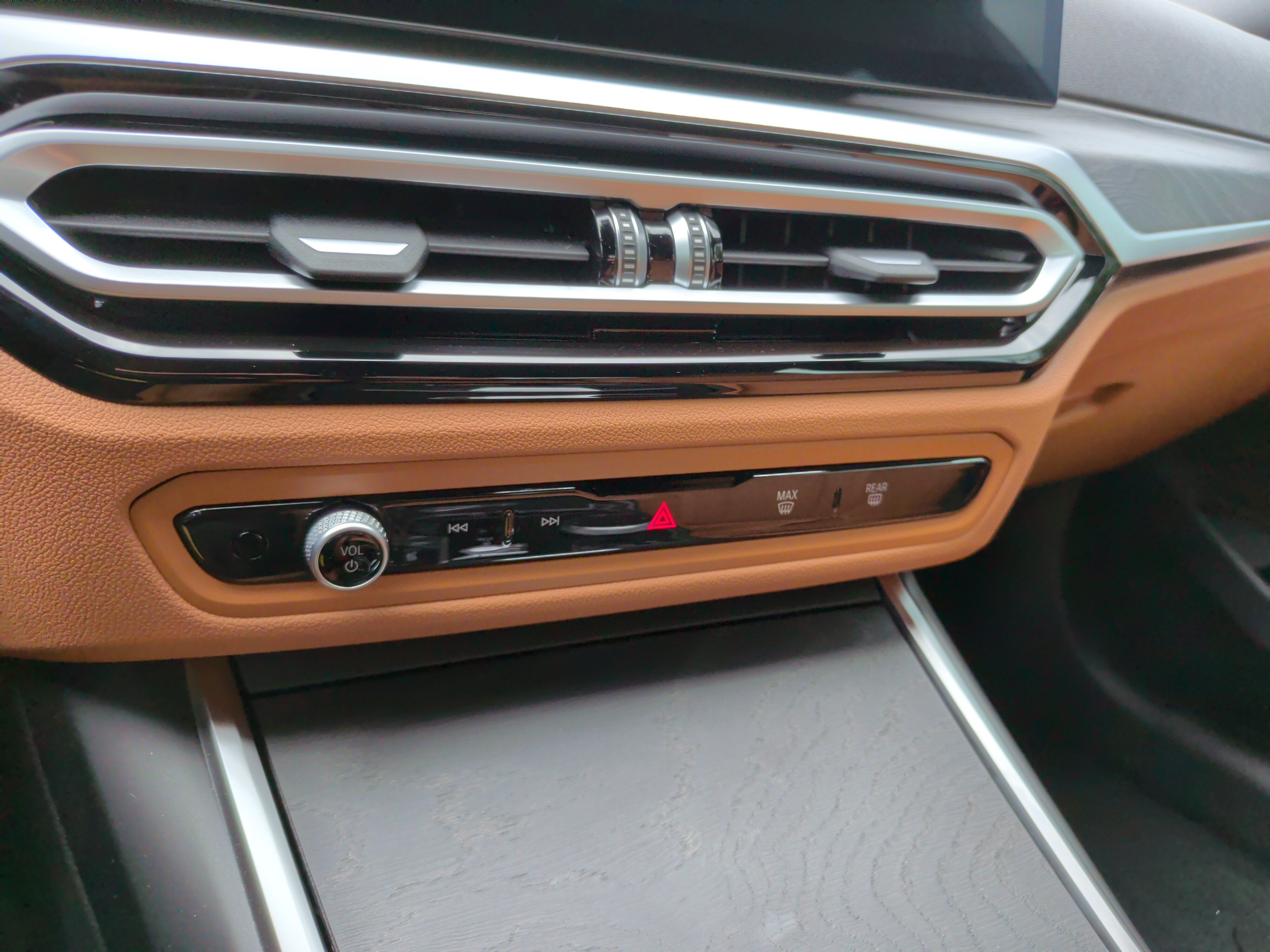 Certified 2024 BMW 330i Sedan w/ Convenience Package RWD image 18