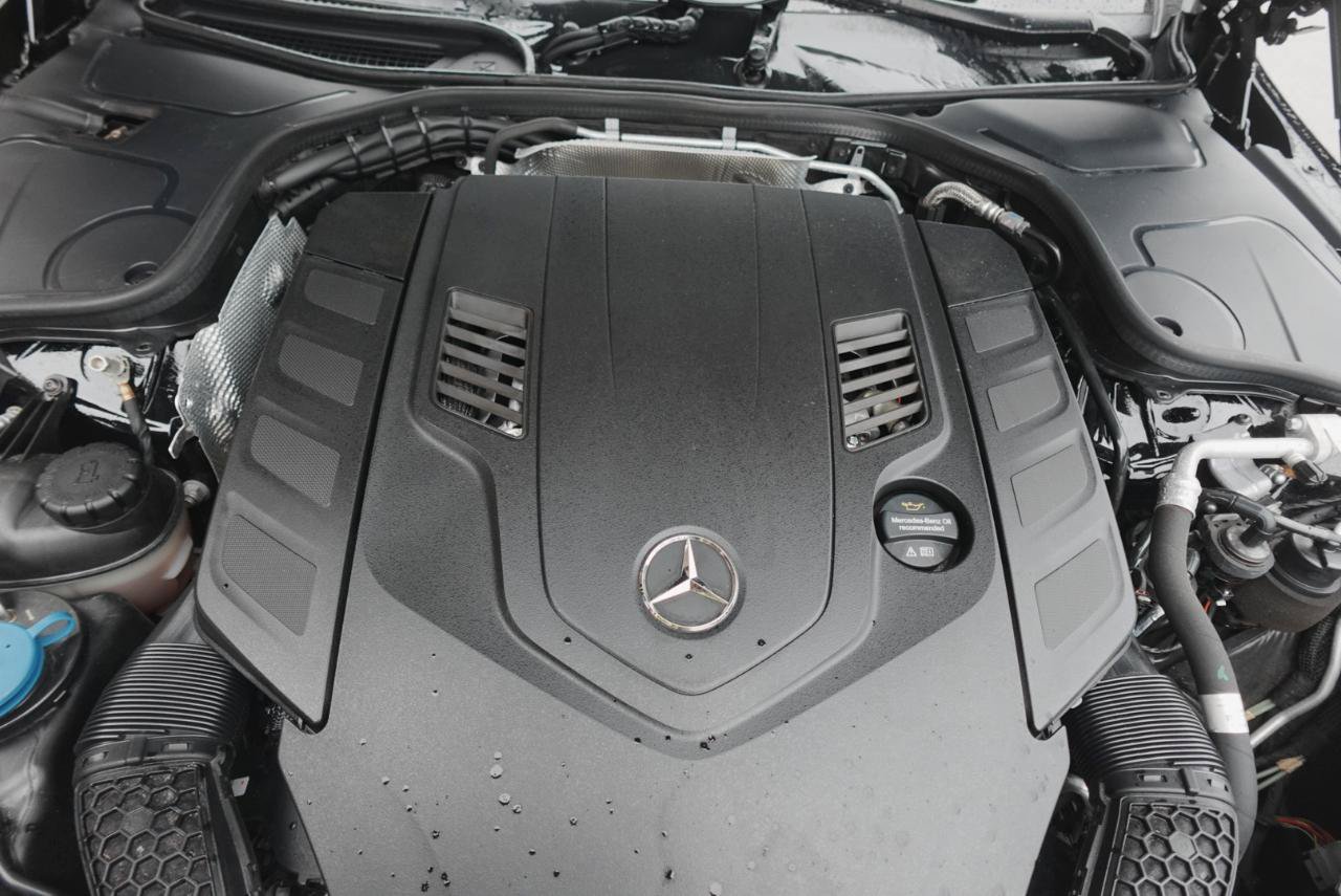 Used 2019 Mercedes-Benz S 560 4MATIC Sedan w/ Premium Package image 17