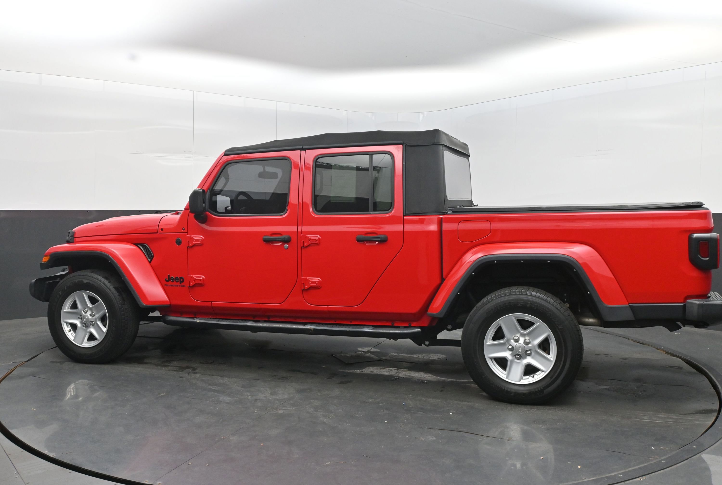 Used 2022 Jeep Gladiator Sport image 5
