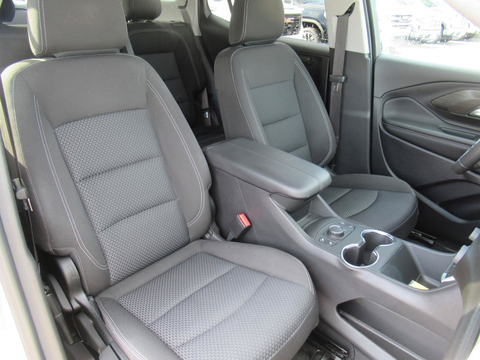 Used 2024 GMC Terrain SLE w/ Driver Convenience Package FWD image 10