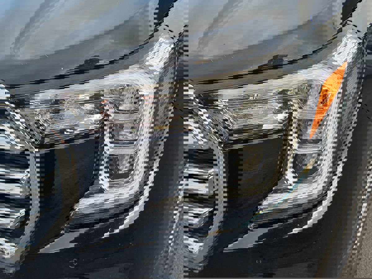 Used 2022 GMC Terrain SLT w/ Infotainment Package II image 5