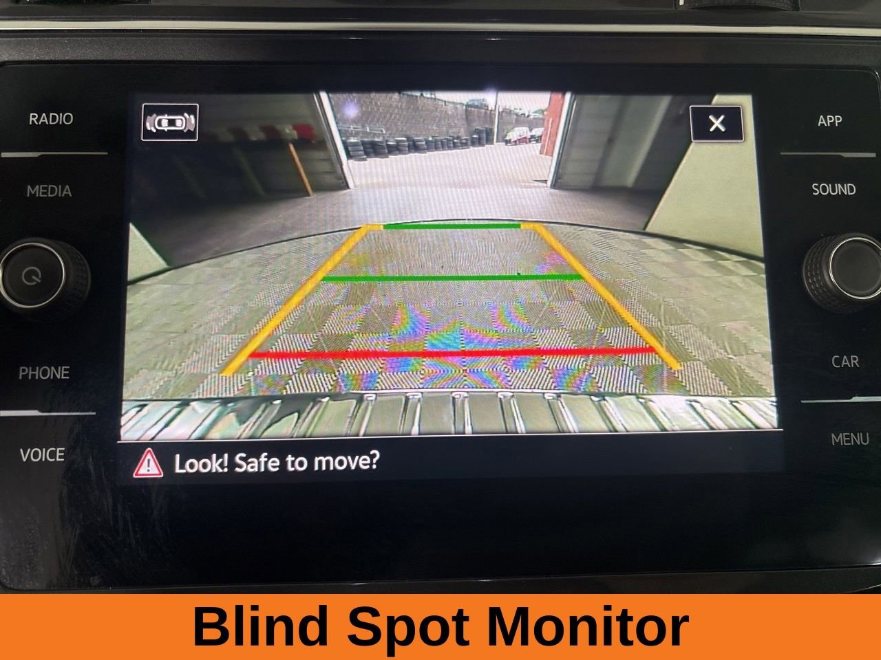 Used 2023 Volkswagen Tiguan SE w/ Panoramic Sunroof Package FWD image 15