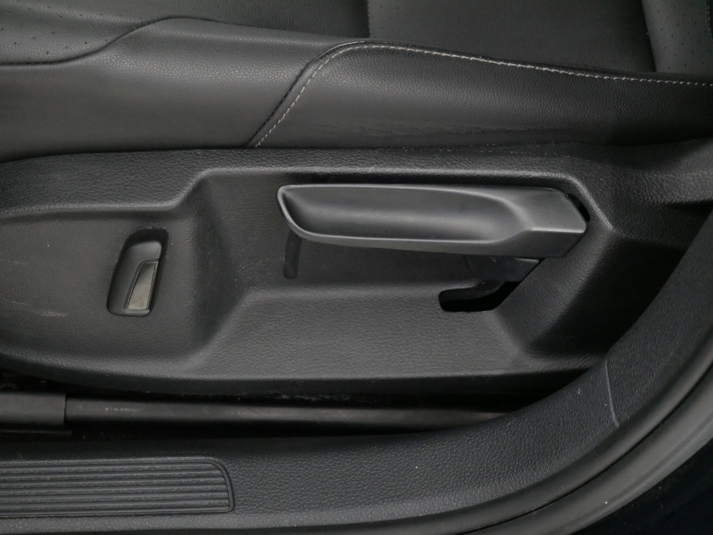 Used 2016 Volkswagen Golf Limited Edition image 20