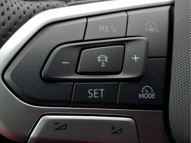 New 2026 Volkswagen Tiguan SE R-Line image 25