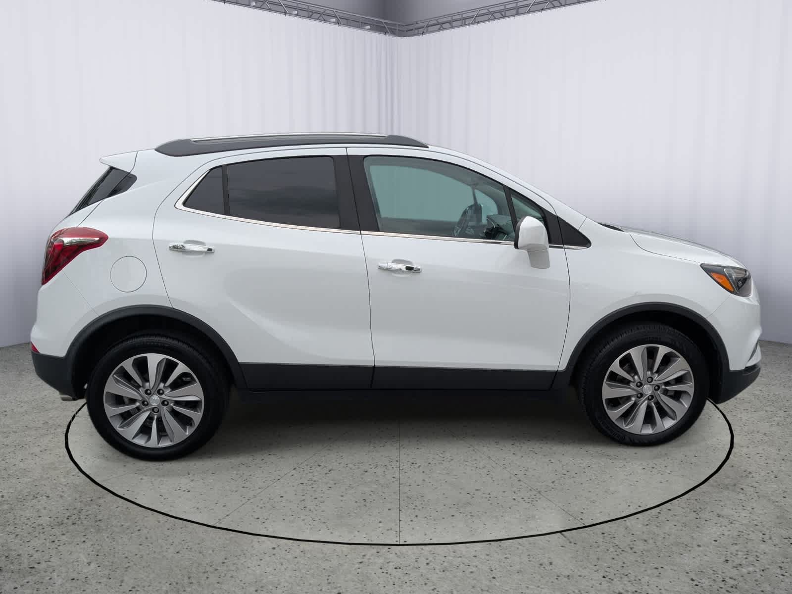 Used 2020 Buick Encore Preferred AWD/4WD image 2