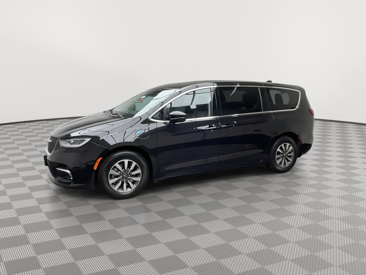 Used 2023 Chrysler Pacifica Touring-L image 35
