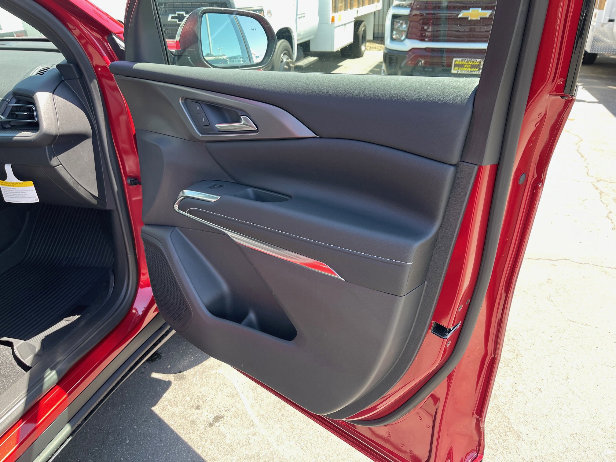 New 2025 Chevrolet Traverse LT w/ LPO, Floor Liner Package image 9