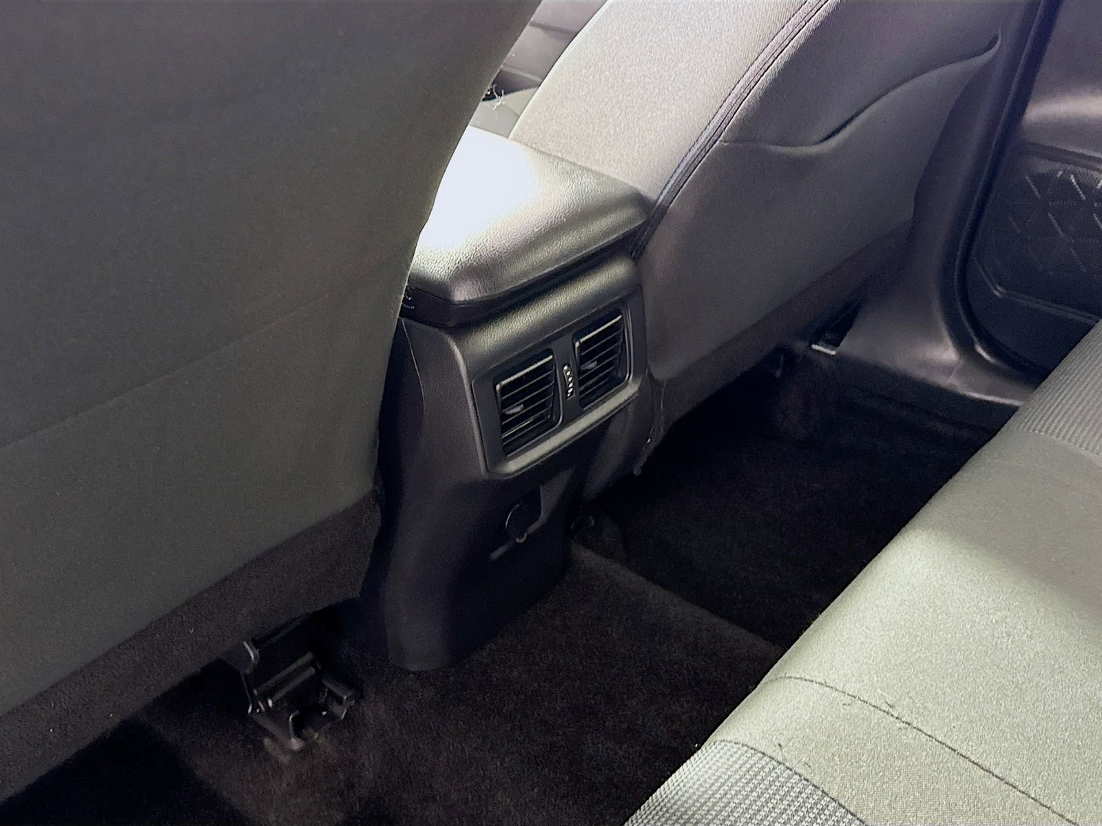 Used 2024 Toyota RAV4 LE AWD/4WD image 20