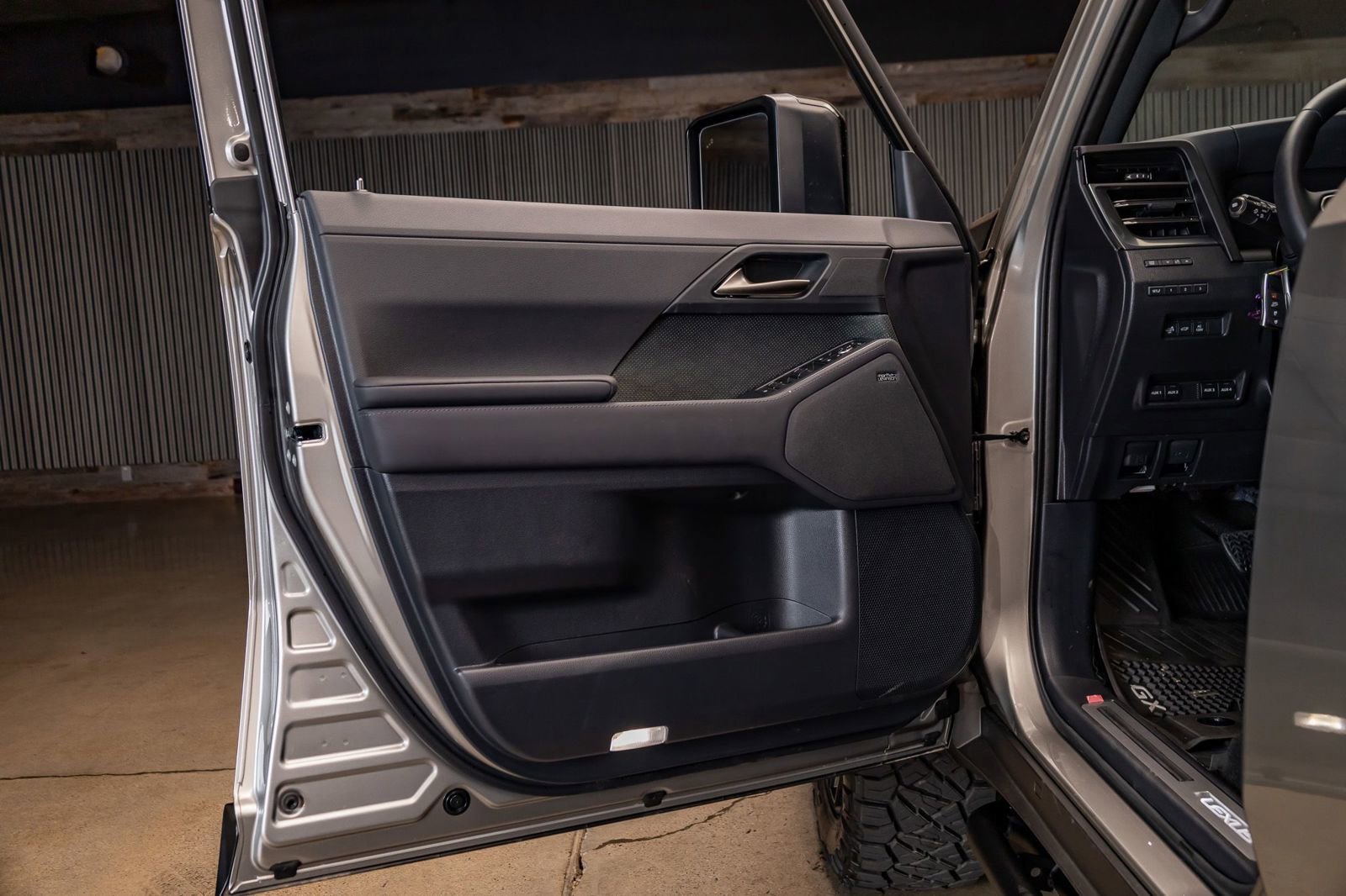 Used 2025 Lexus GX 550 image 25