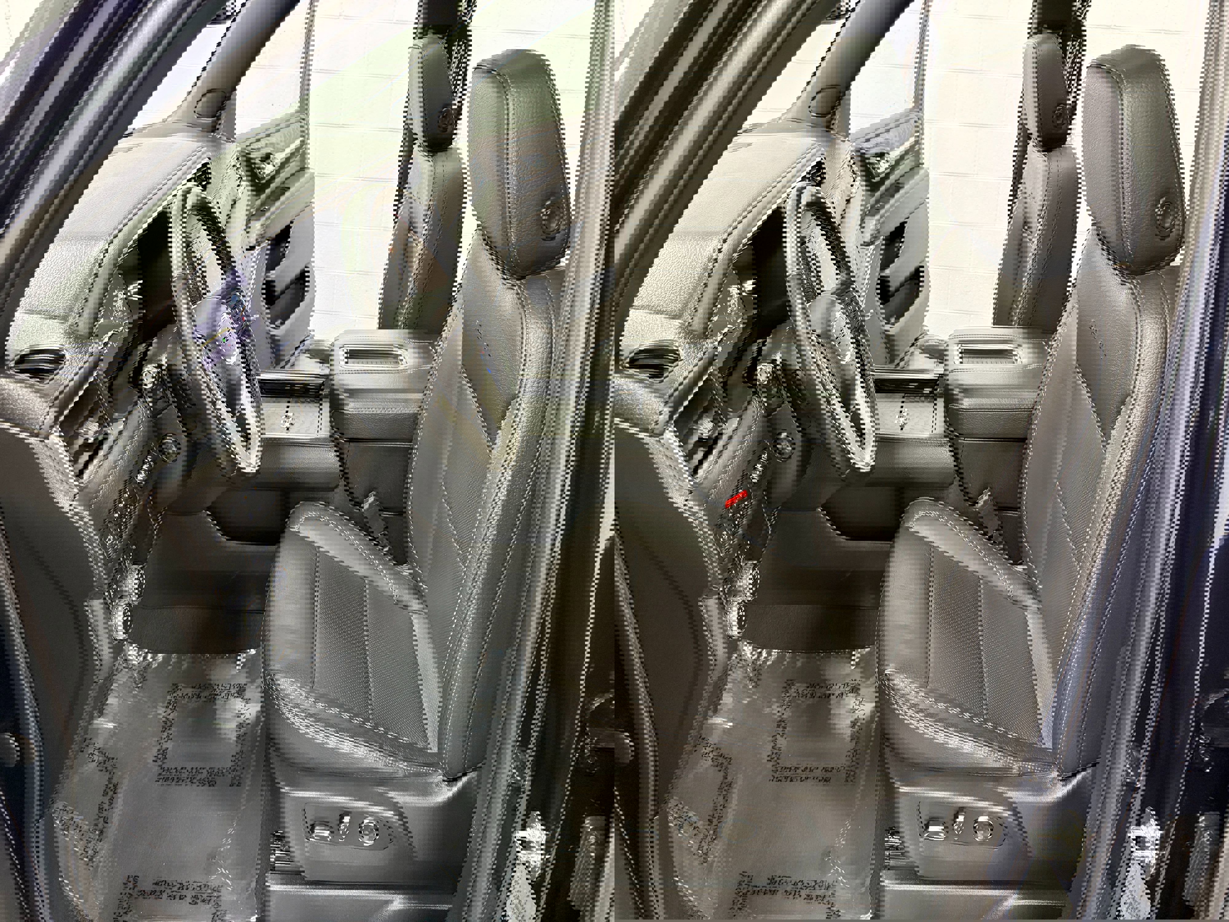 Used 2023 GMC Yukon Denali image 13