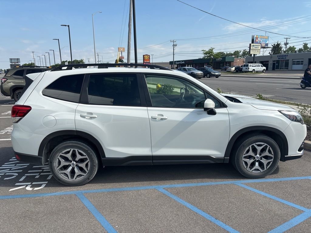 Used 2022 Subaru Forester Premium AWD/4WD image 3
