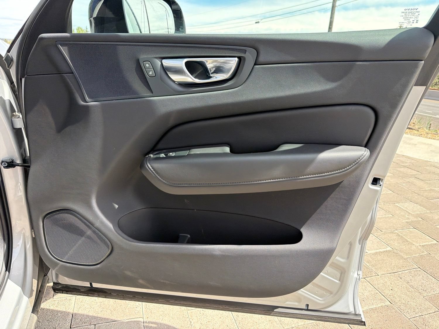 Used 2025 Volvo XC60 B5 Plus AWD/4WD image 25