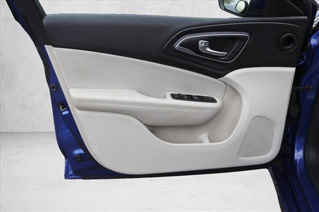 Used 2015 Chrysler 200 Limited FWD image 12