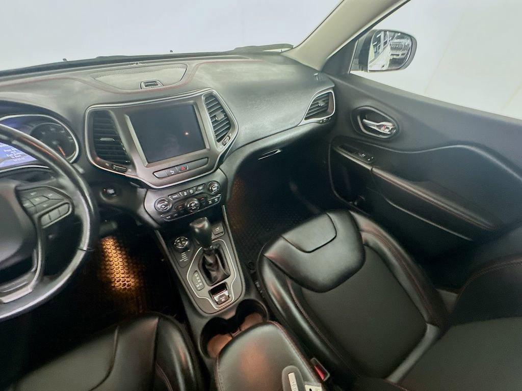 Used 2020 Jeep Cherokee Trailhawk w/ Cold Weather Group image 11