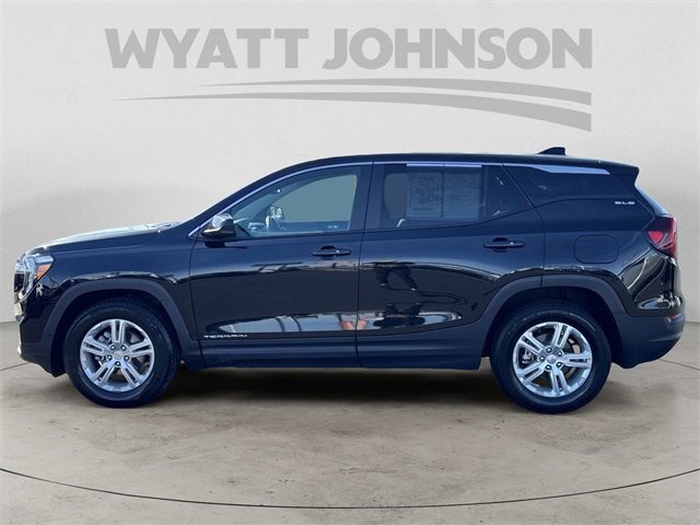 Used 2024 GMC Terrain SLE image 2