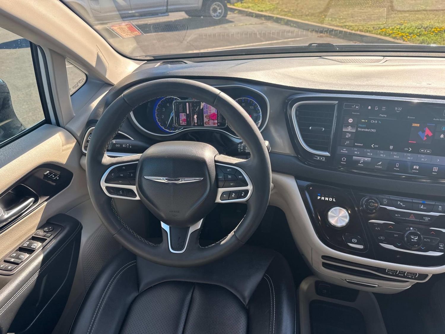 Used 2024 Chrysler Pacifica Touring-L image 19