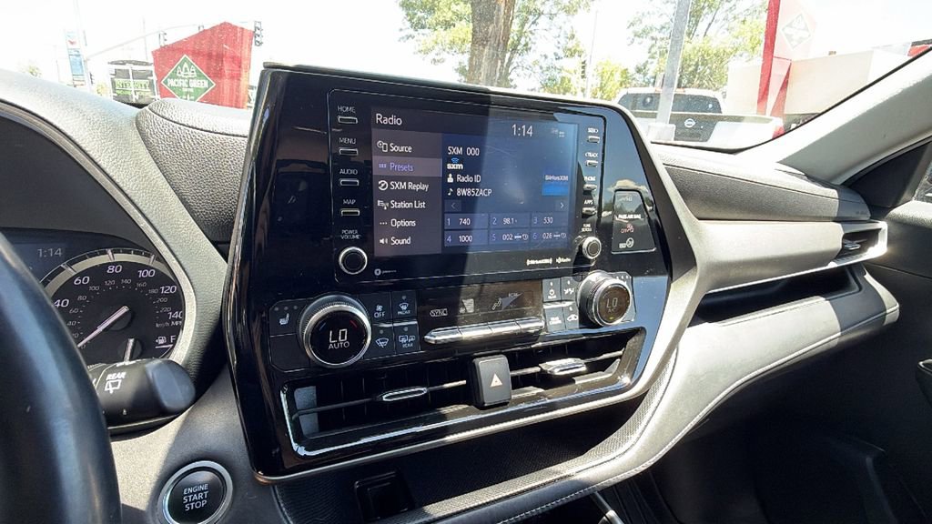 Used 2021 Toyota Highlander XLE FWD image 25