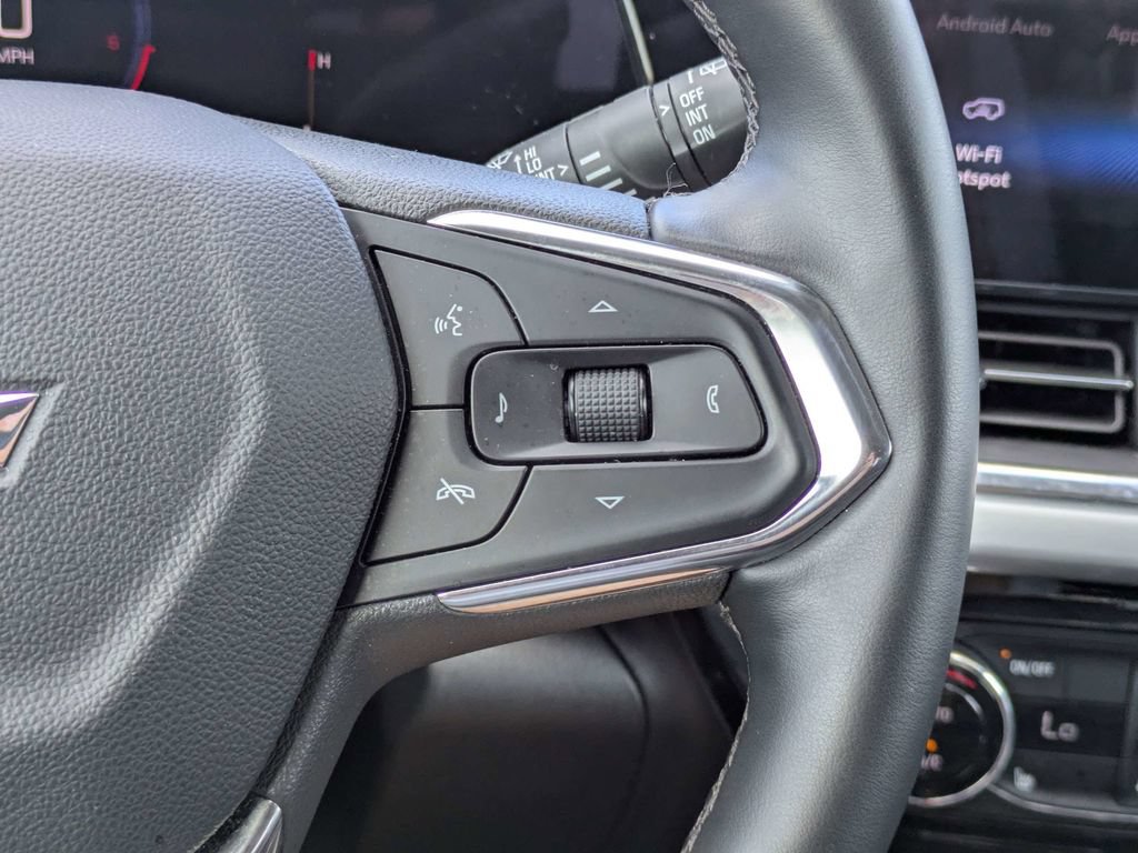 Used 2025 Chevrolet Trax LT w/ LT Convenience Package FWD image 25