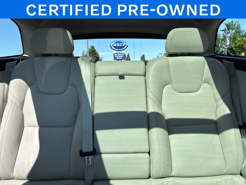 Certified 2024 Volvo XC60 T8 Ultimate w/ Protection Package Premier AWD/4WD image 18