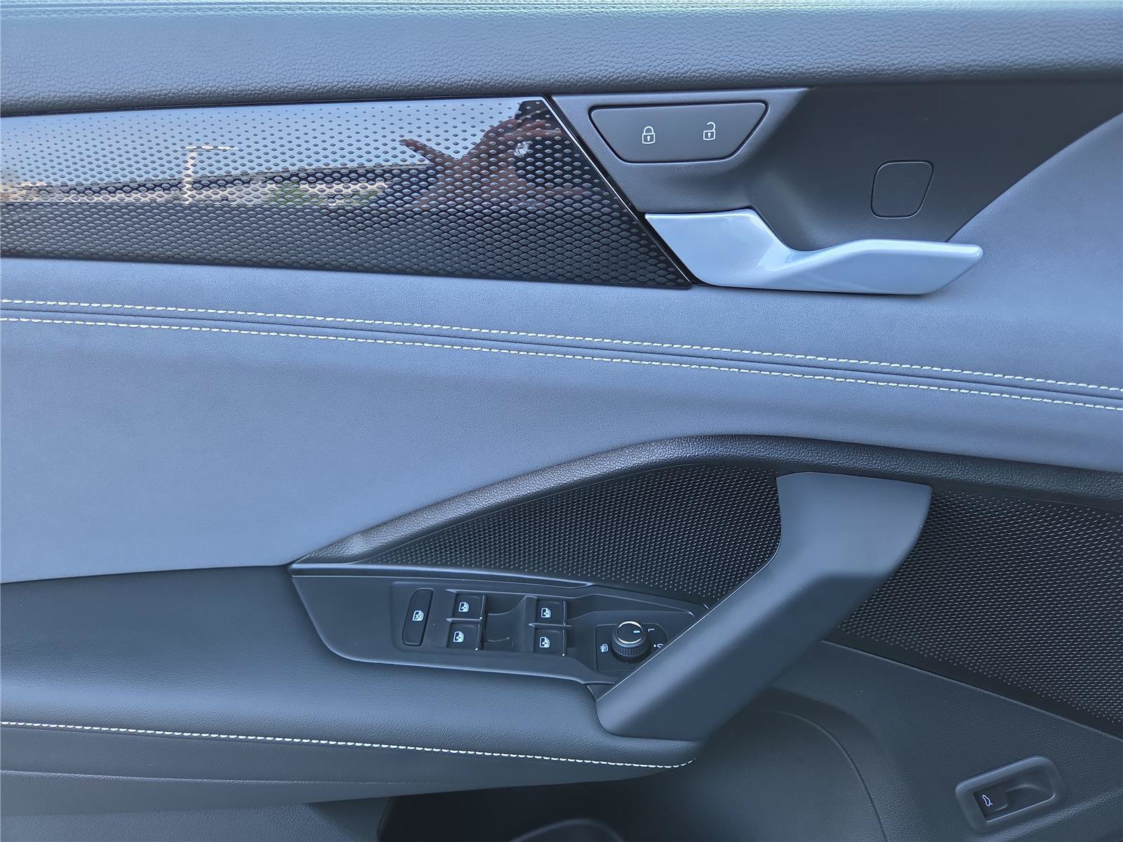 New 2026 Volkswagen Tiguan SE FWD image 13