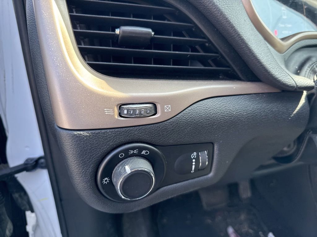 Used 2017 Jeep Cherokee Sport image 11