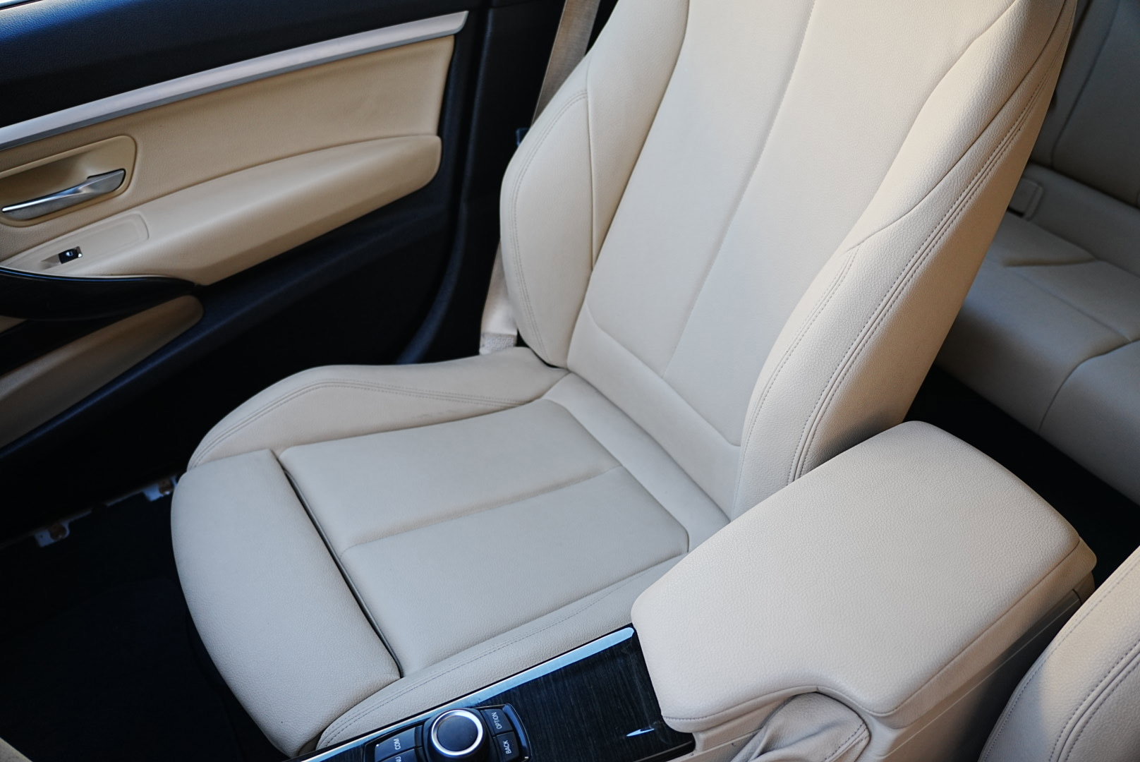 Used 2018 BMW 330i Gran Turismo xDrive image 11