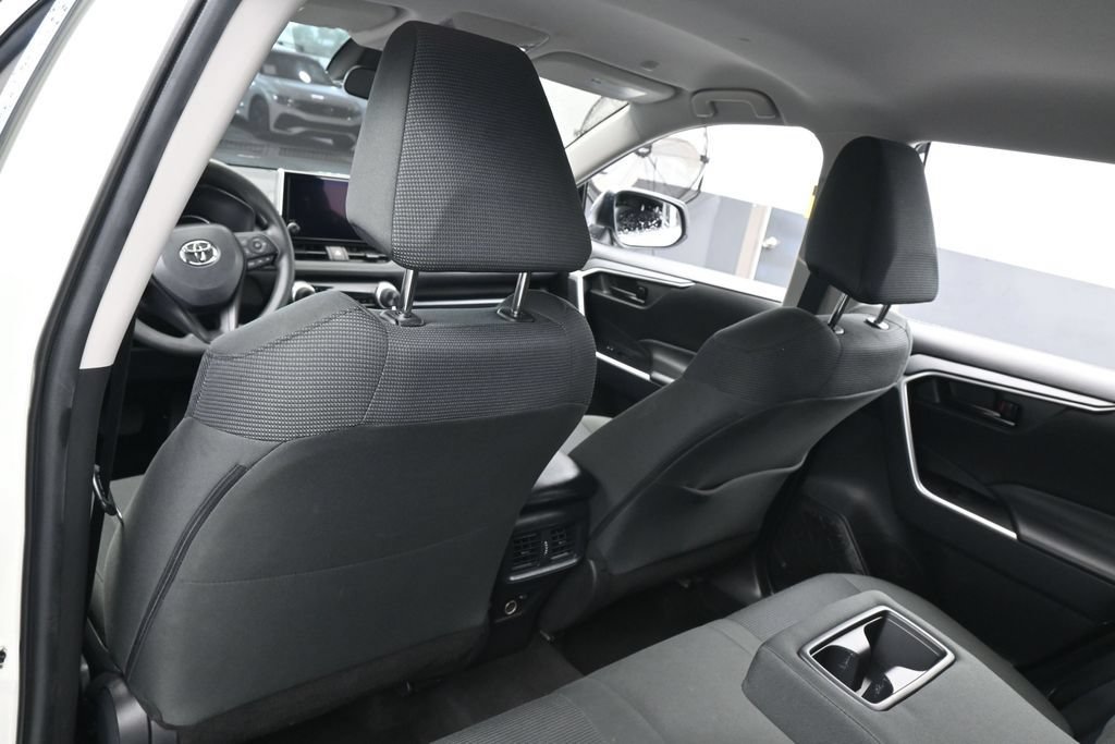 Used 2025 Toyota RAV4 LE AWD/4WD image 29