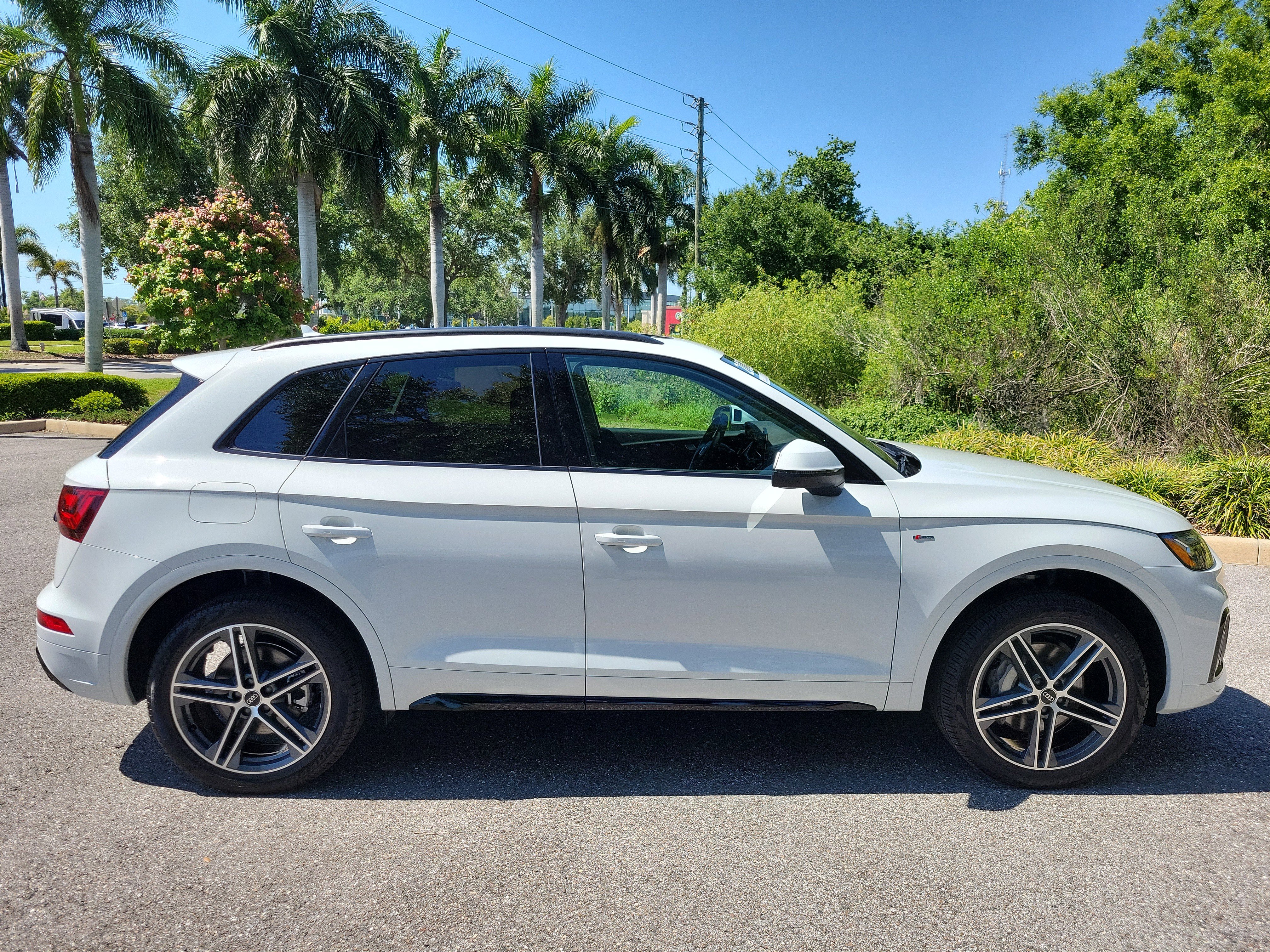 Certified 2023 Audi Q5 e Premium Plus image 3