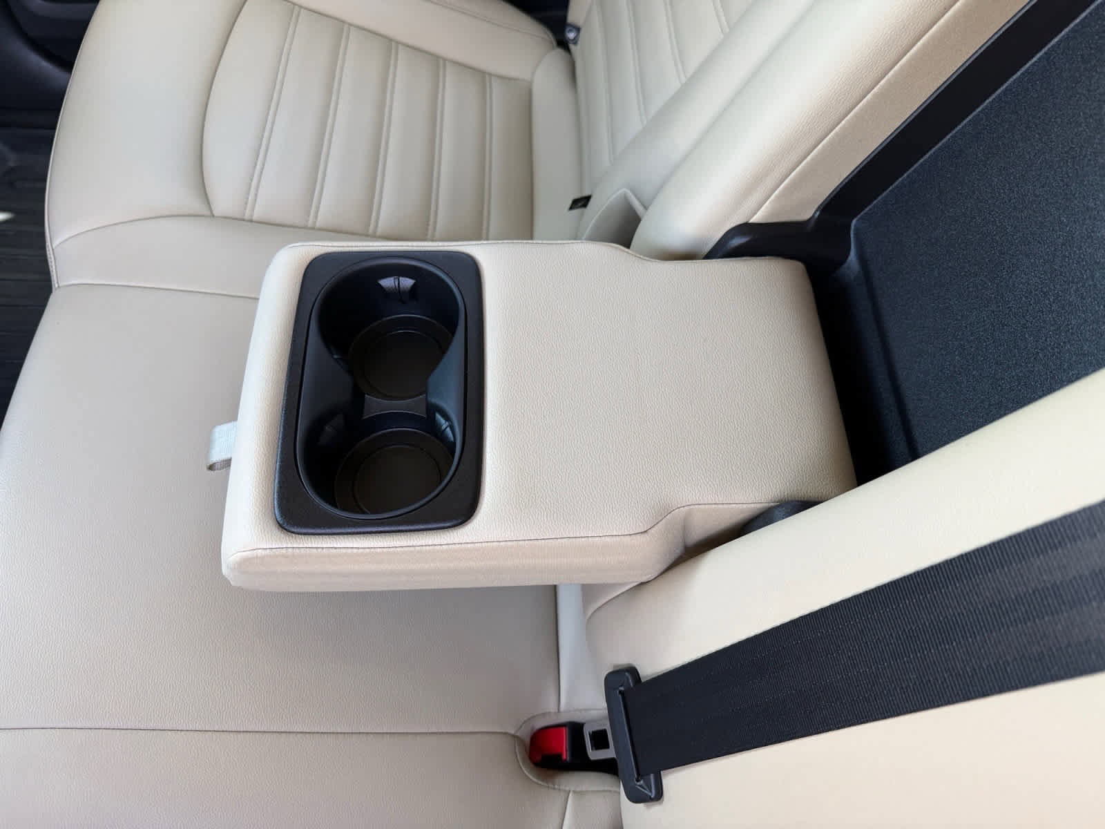 Used 2021 Ford Edge SEL w/ Convenience Package image 16