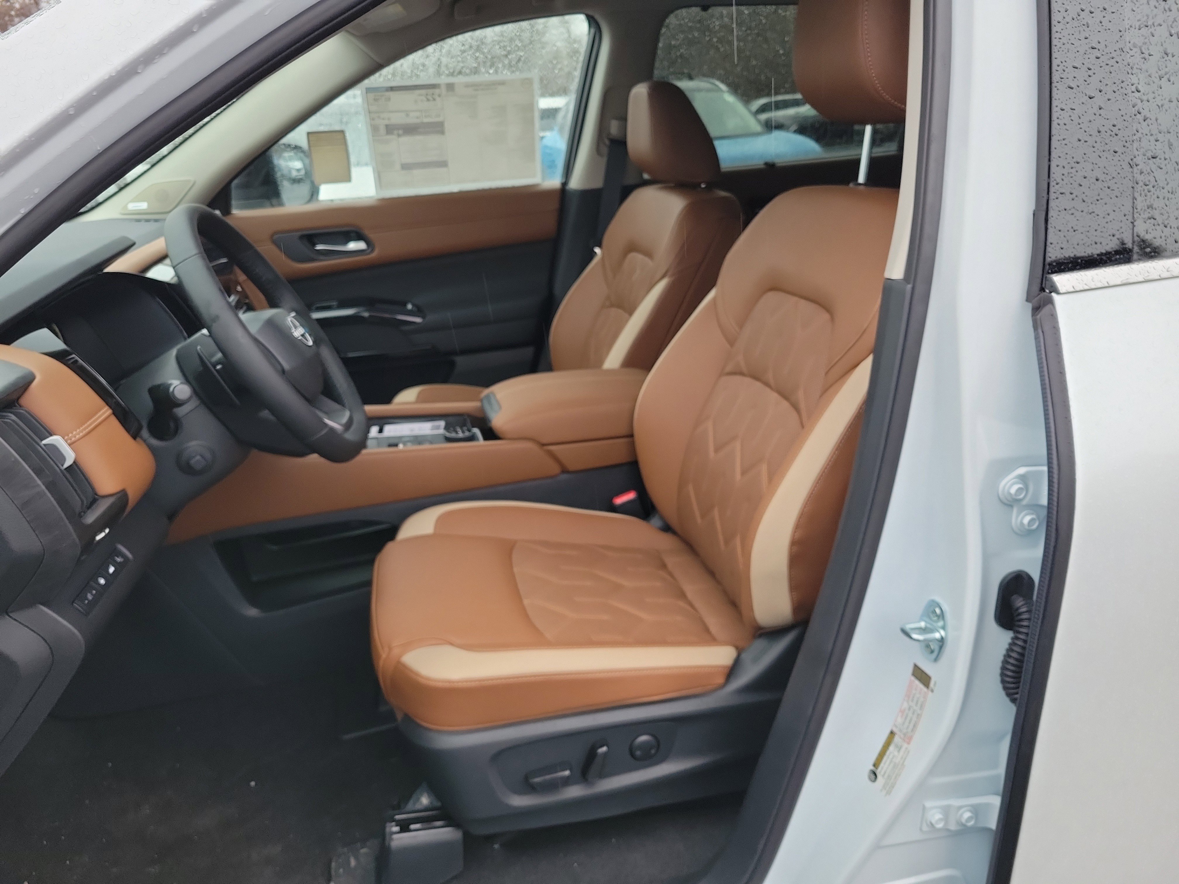 New 2026 Nissan Pathfinder Platinum image 8