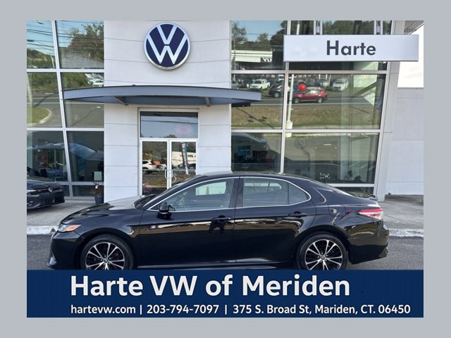 Used 2018 Toyota Camry SE w/ Convenience Package