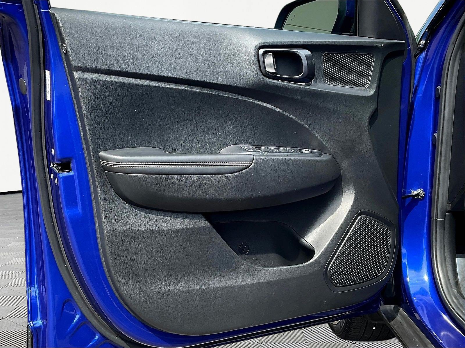 Certified 2024 Hyundai Venue Limited FWD image 20