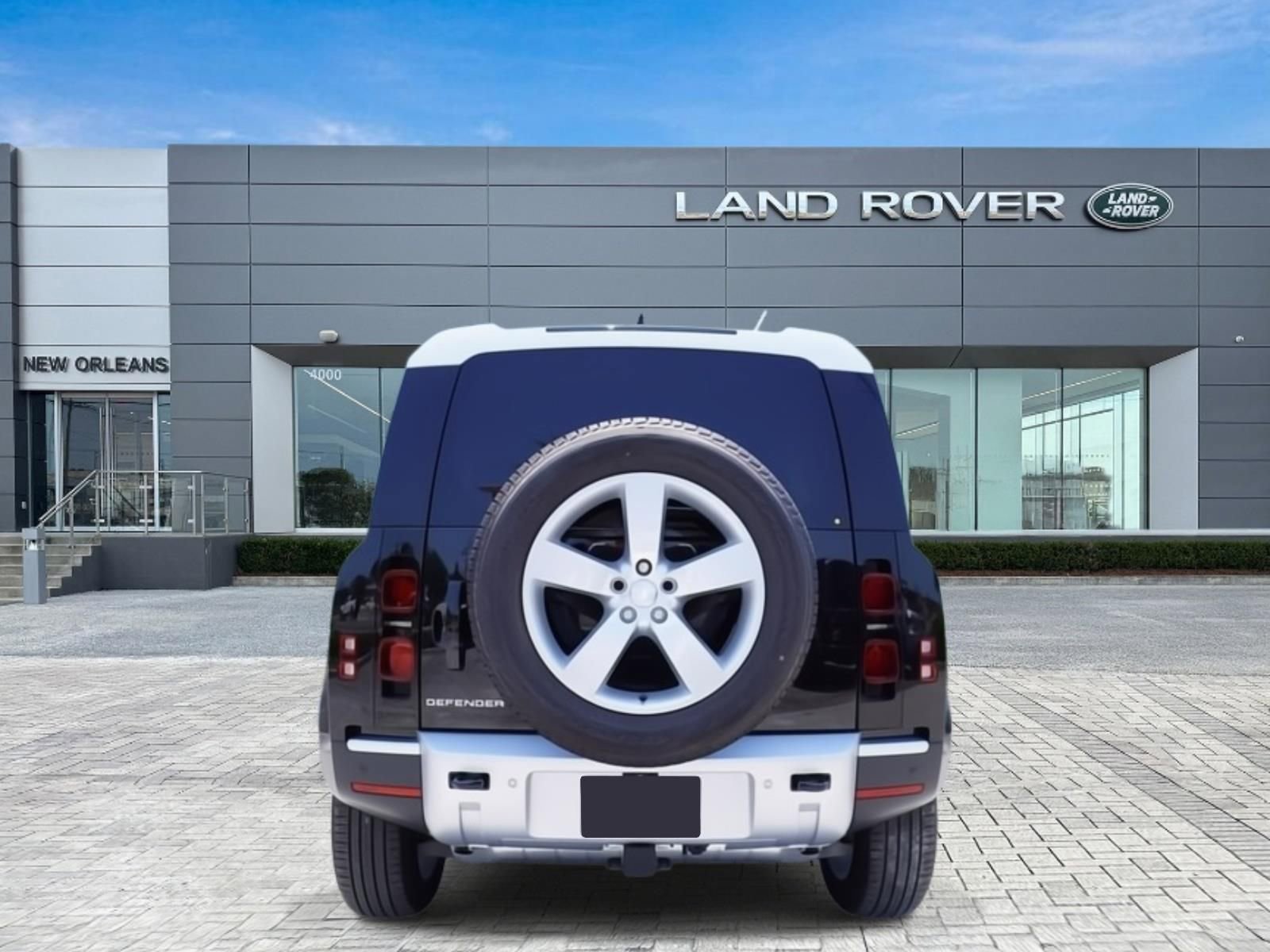 New 2024 Land Rover Defender 110 S image 4