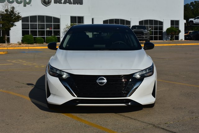 Used 2024 Nissan Sentra SR FWD image 2