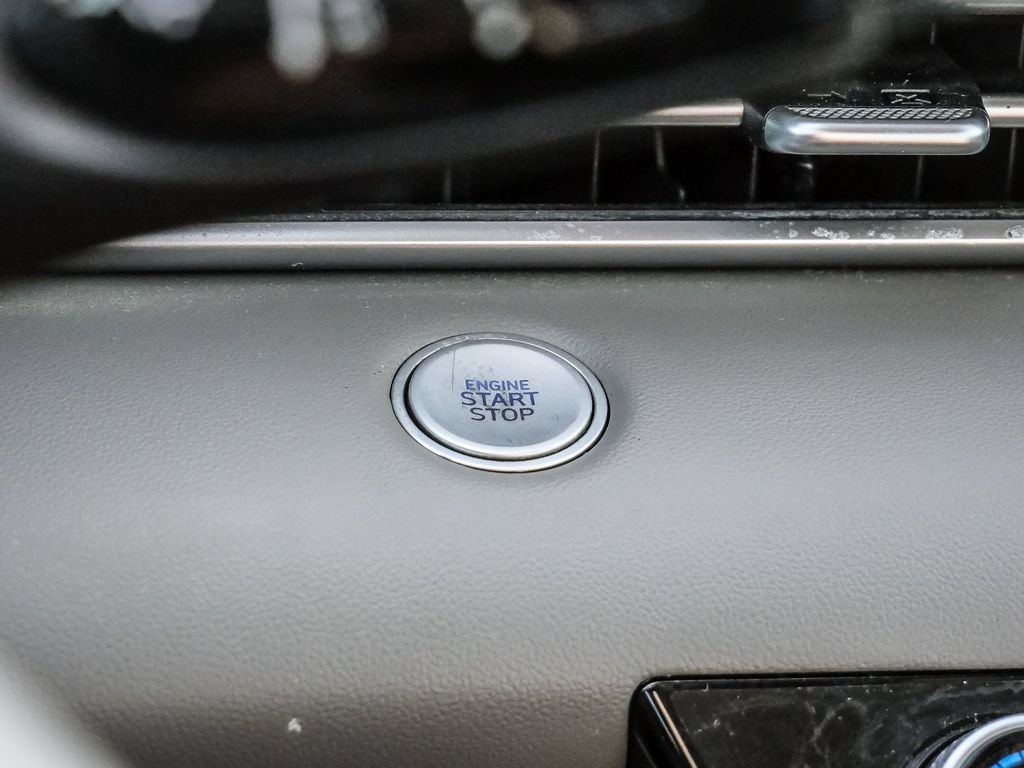 Used 2025 Hyundai Elantra Sport FWD image 30