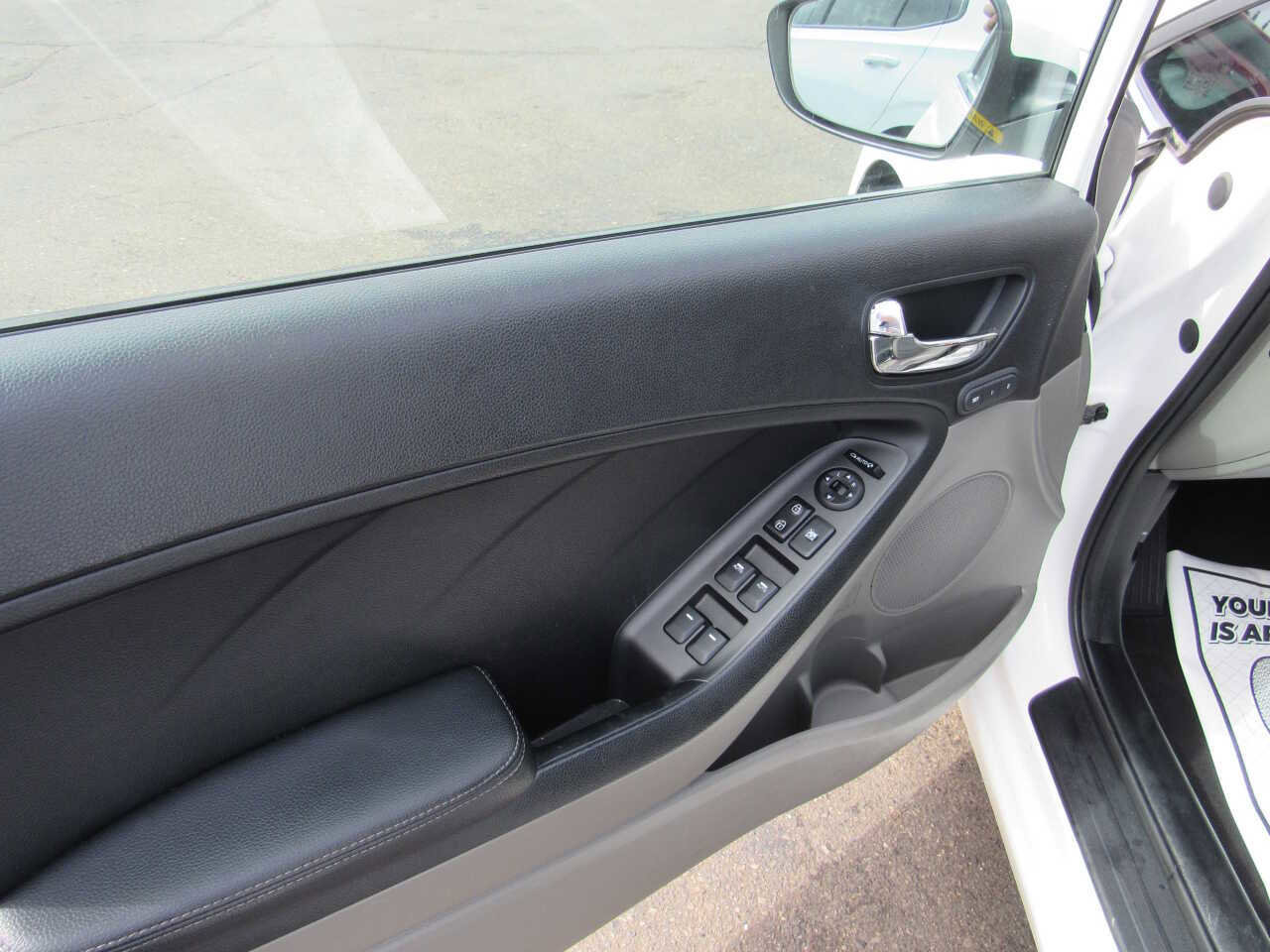 Used 2015 Kia Forte EX w/ Premium Package FWD image 8