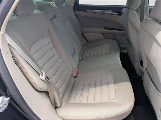 Used 2017 Ford Fusion SE image 19