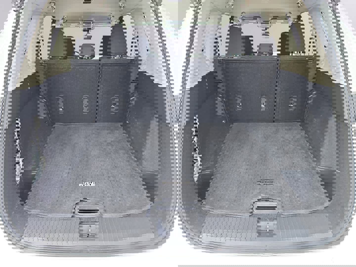 Used 2025 Nissan Rogue SV image 32