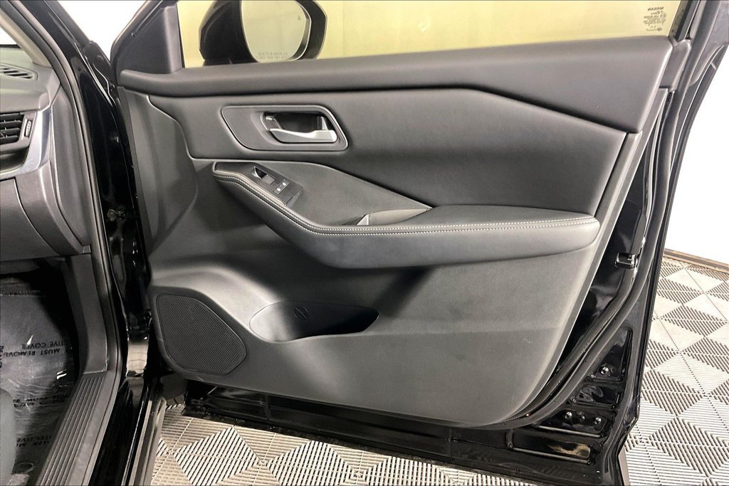 Used 2026 Nissan Rogue SV AWD/4WD image 22