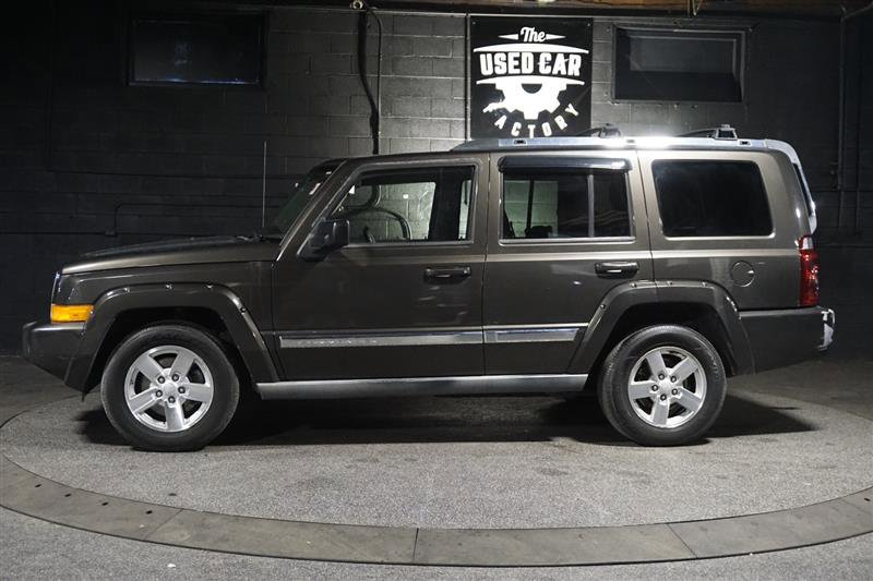 Used 2006 Jeep Commander Limited image 2