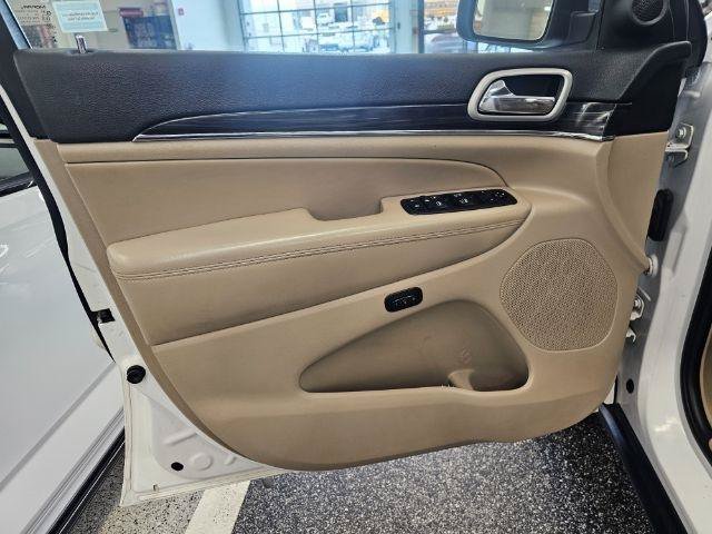 Used 2019 Jeep Grand Cherokee Limited AWD/4WD image 28