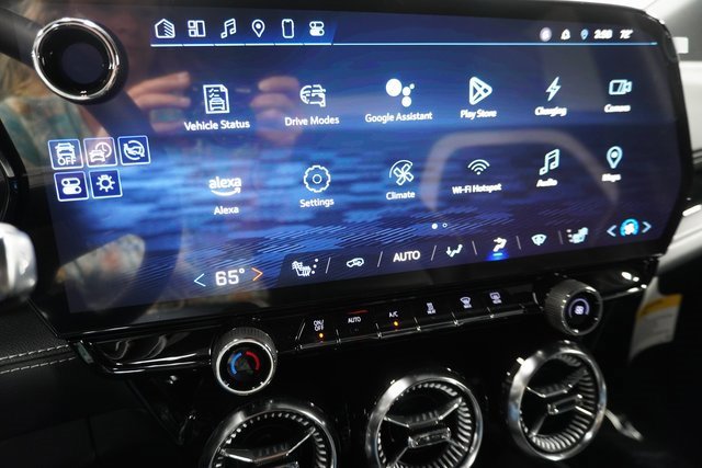 New 2025 Chevrolet Blazer EV LT image 4