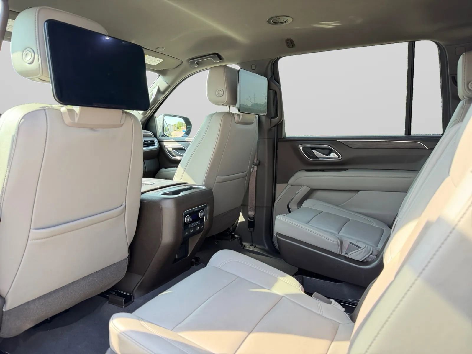 Used 2021 Chevrolet Suburban LT w/ Rear Media and Nav Package RWD image 27